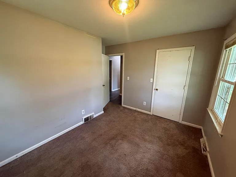 2266 Alexandria Dr — Photo 10