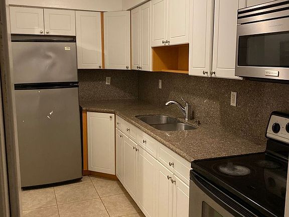 3rd image of 3009 N Andrews Ave APT 4