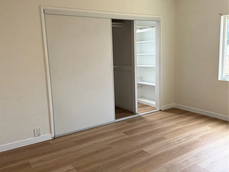 1133 S Van Ness Ave — Photo 13