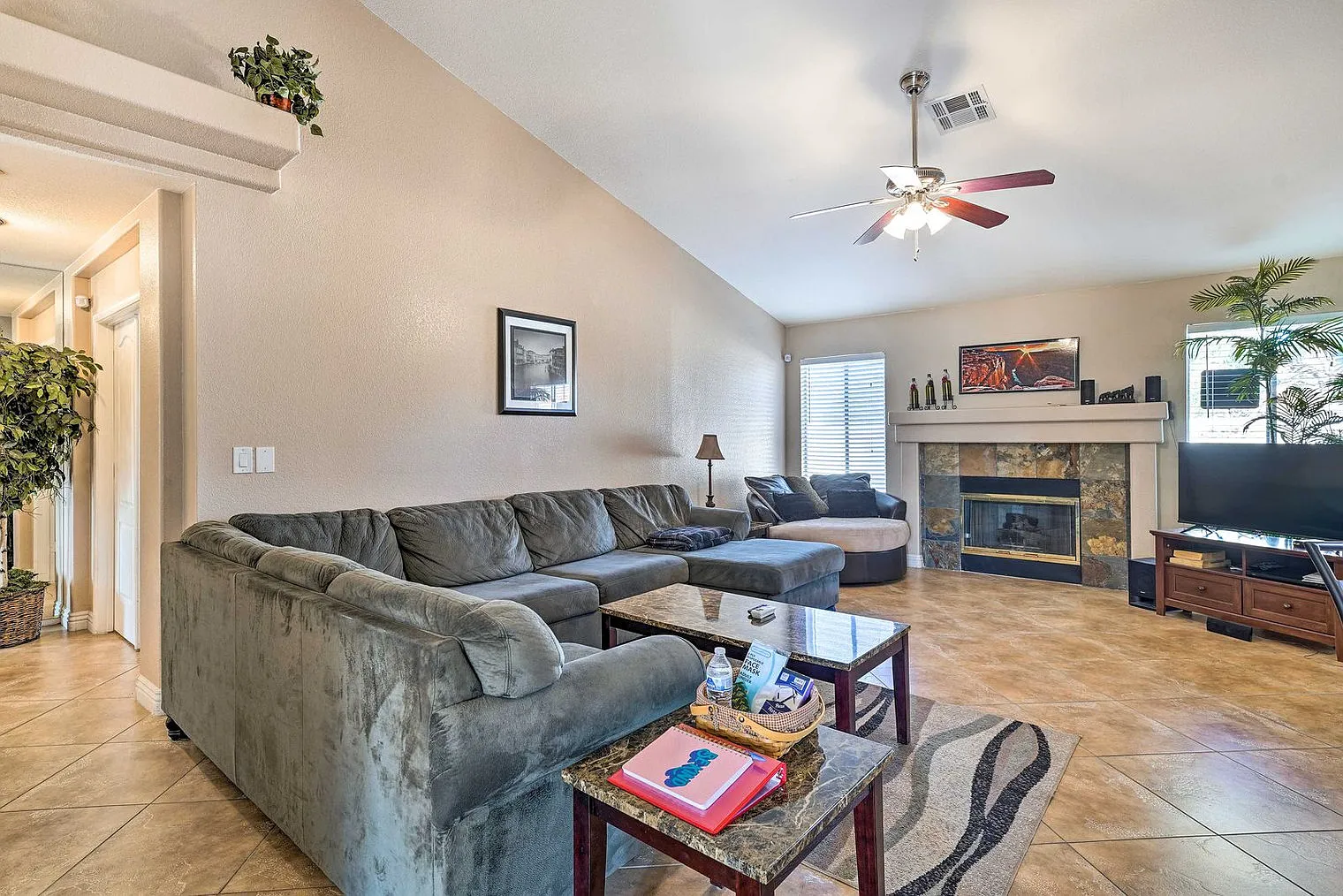 3 bed, 2.0 bath, 1862 sqft, $2,806 — Photo 3