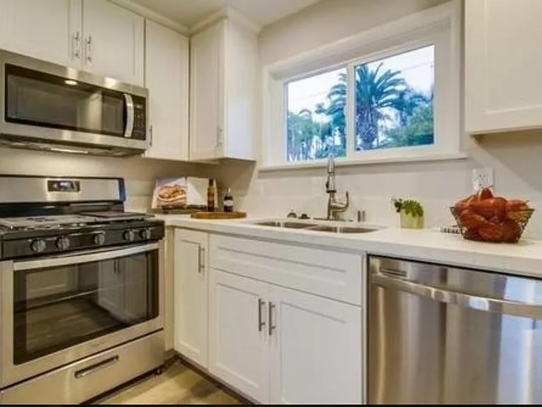 Designer kitchen with 5 burner stove and dishwasher