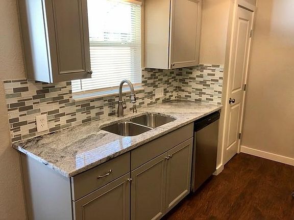 3rd image of 315 Craigmont Dr
