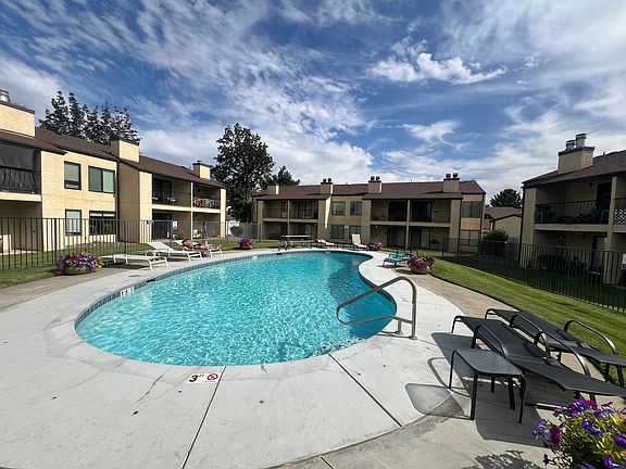 Resident pool