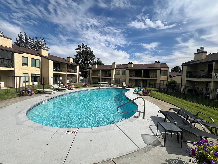 Resident pool