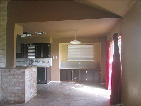 4th image of 2718 Bramblebush Dr