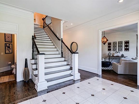 5th image of 1035 Bedford Gardens Dr