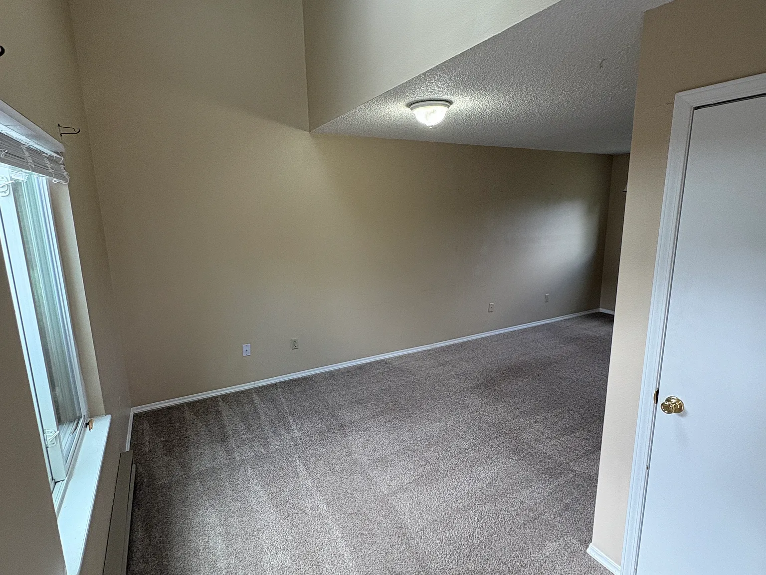 1 bed, 725 sqft, $1,275 — Photo 2