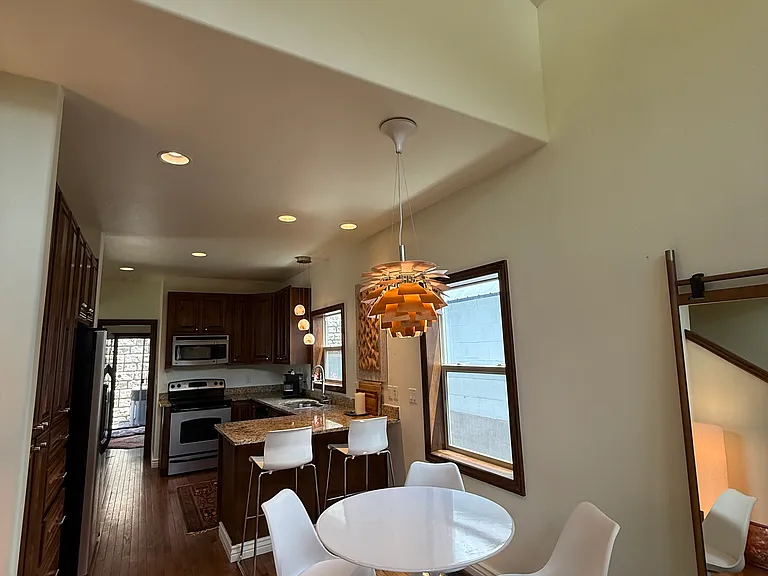 376 Eagle St — Photo 3