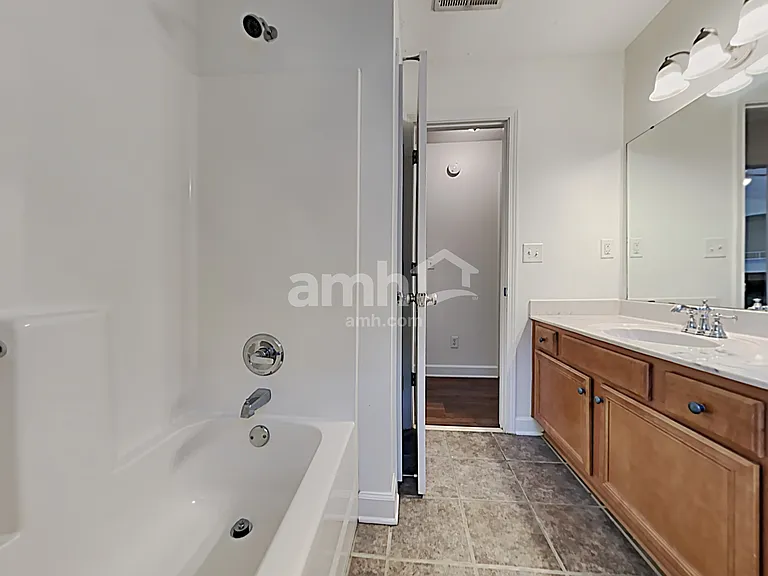 410 Vaiden Dr N — Photo 9