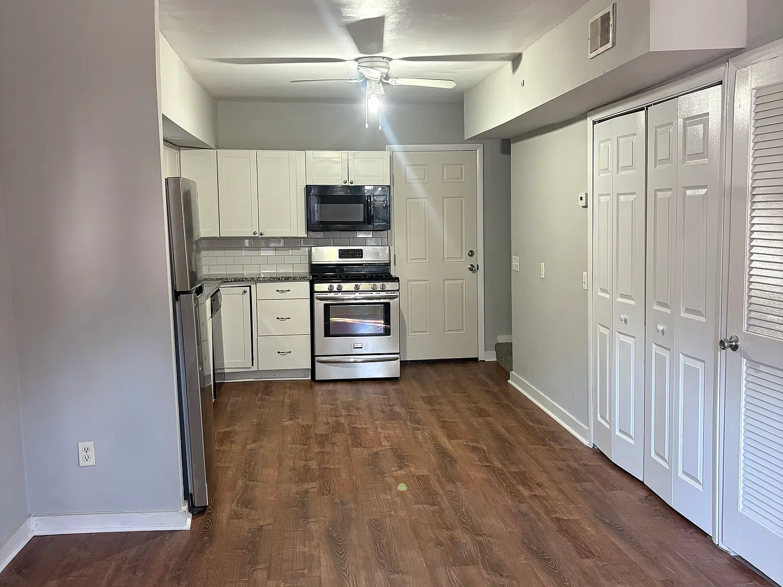 2 bed, 800 sqft, $1,575 — Photo 3