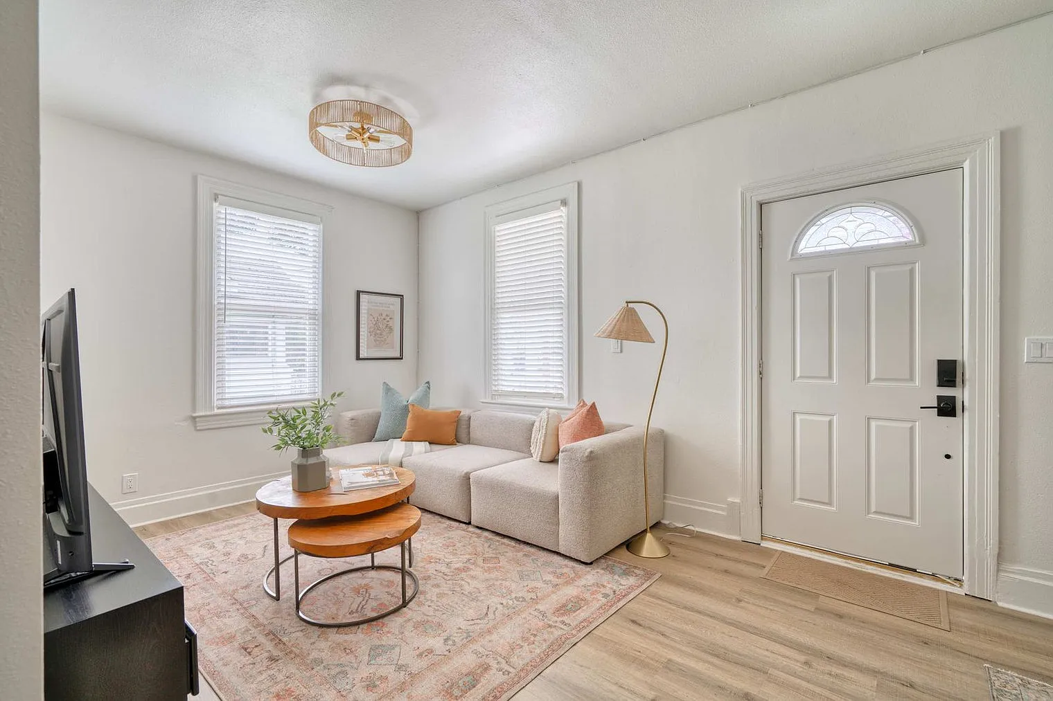 3 bed, 1.0 bath, 1496 sqft, $4,292 — Photo 1