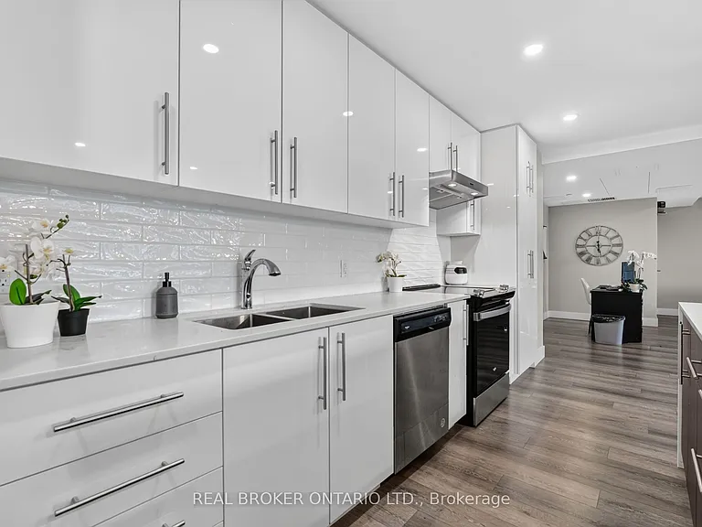 15 Queen St S #1206 — Photo 37