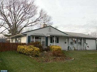 54 Blue Ridge Dr, Levittown, PA 19057