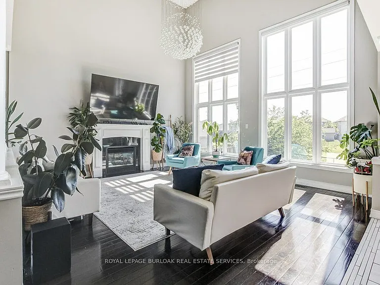 182 Fair St — Photo 3