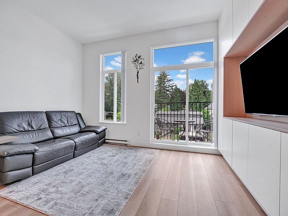 5th image of 718 Edgar Ave #404