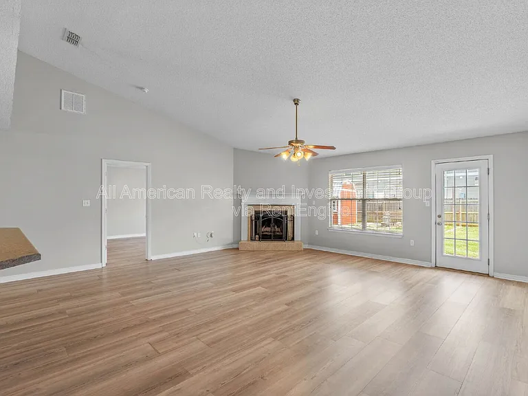 203 Citadel Ln — Photo 6