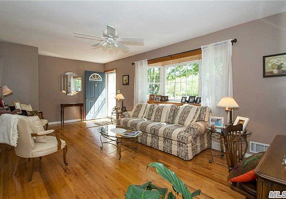 3rd image of 300 Woodhull Ave