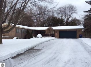 706 N Cherokee St, Traverse City, MI 49684