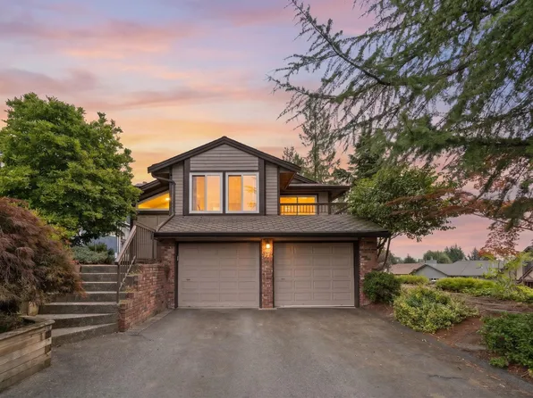 17 Campion Ct, Pt Moody, BC V3H 4A9