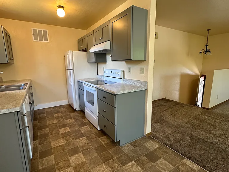 57 Arrowwood Dr #B — Photo 2