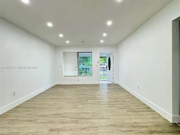 1086 NW 110th St #1, Miami, FL 33168