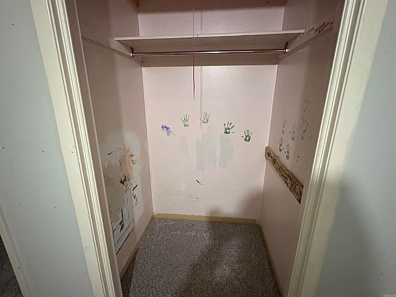 3rd image of 725 Saint Regis