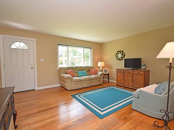 5th image of 3916 Larchview Dr