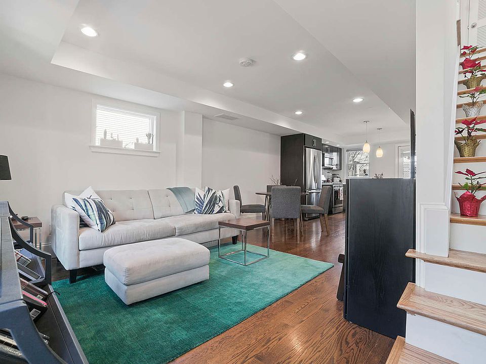 1st image of 208-210 W 7th St #2L