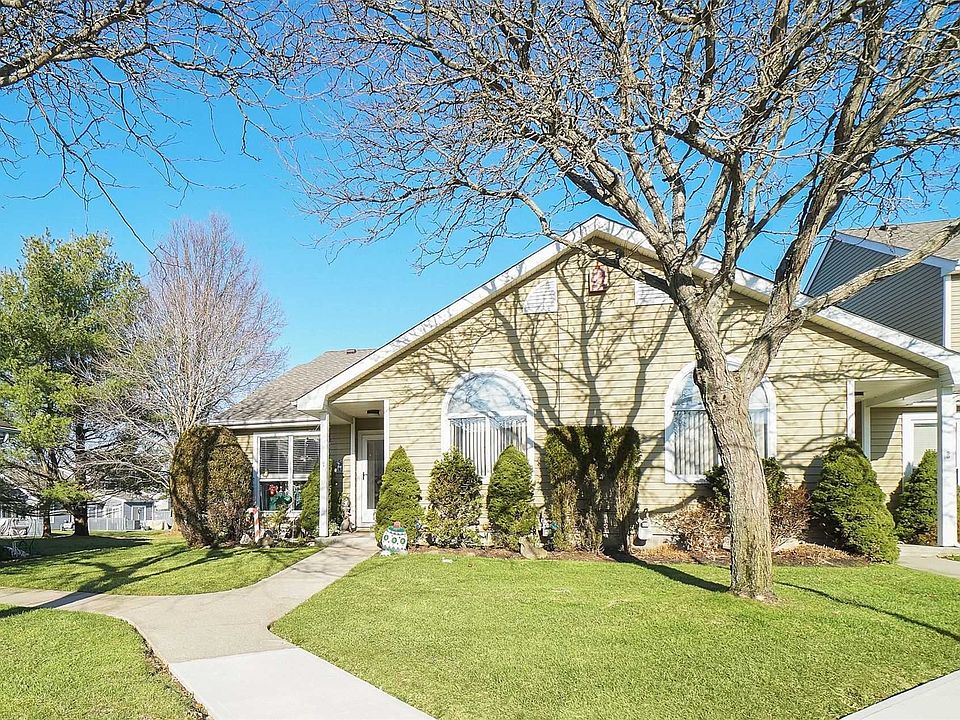 1st image of 61 Eric Dr