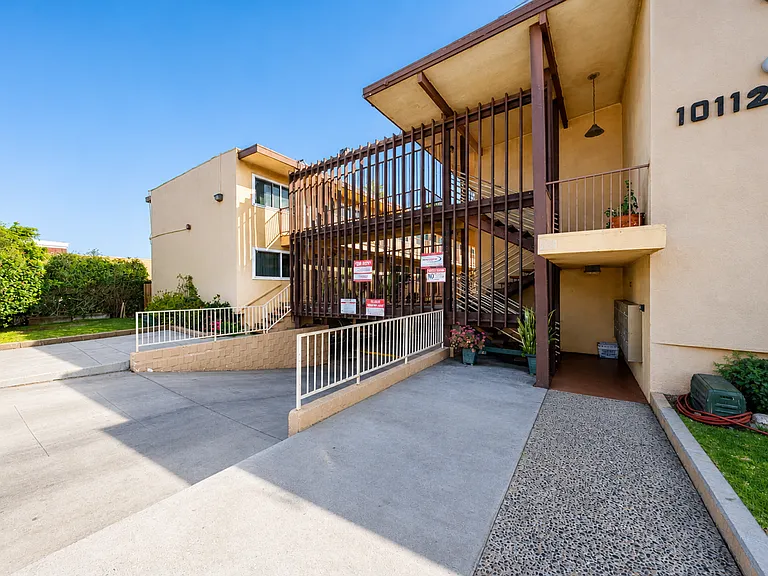 10112 Felton Ave — Photo 18