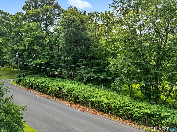 4th image of 14 West Woodland Drive