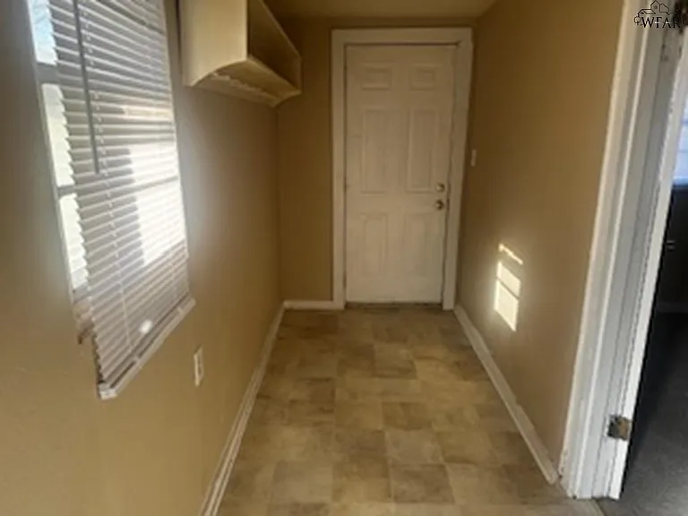 1638 Lucile Ave — Photo 5