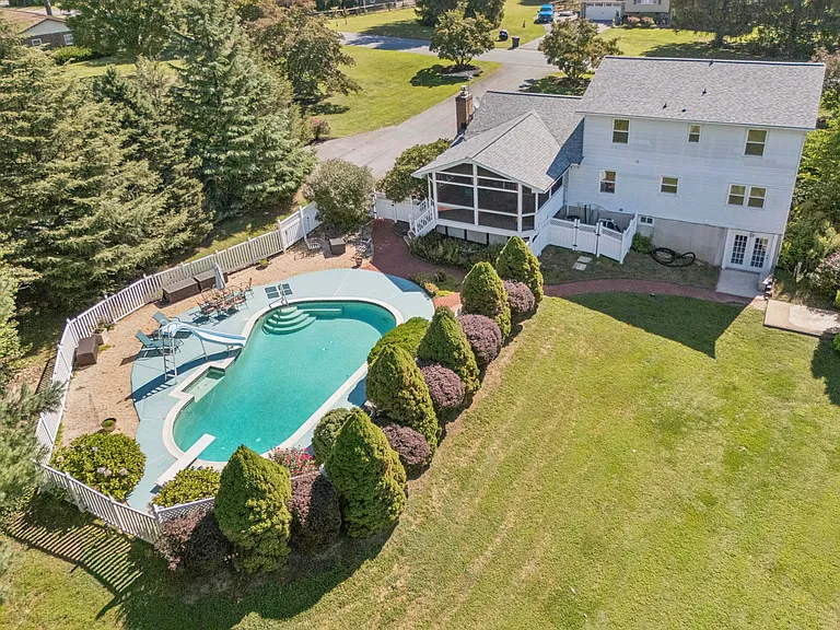 7204 Patton Dr — Photo 3