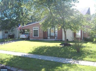 17 Grand Pine Rd, Levittown, PA 19057