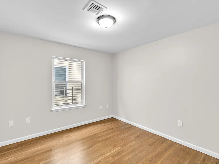 15-17 Wharton St #2 — Photo 10