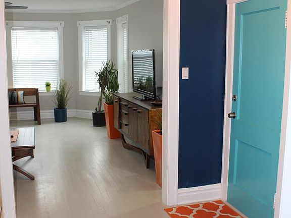 4th image of 3053 N Sawyer Ave APT 3