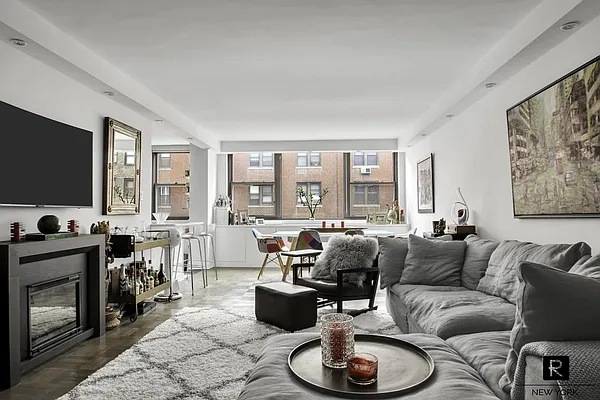 Sold by R New York | media 1