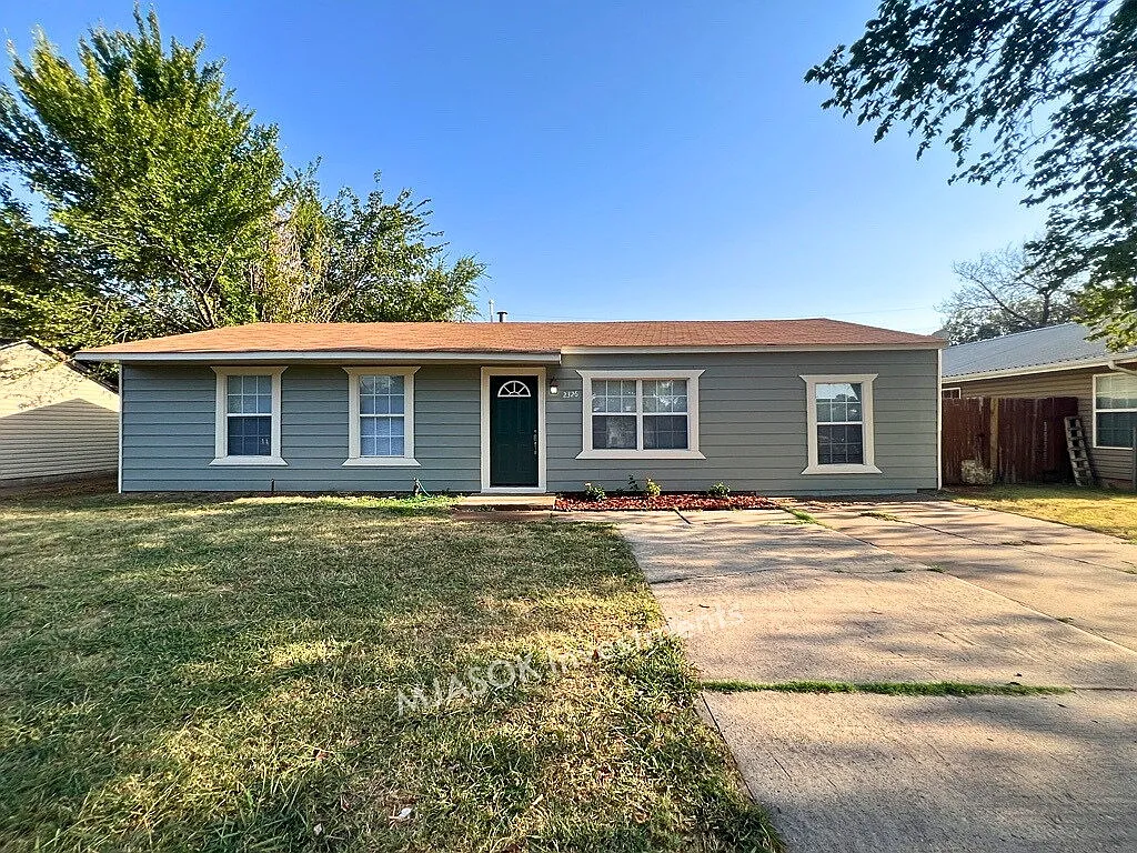 4 bed, 2.0 bath, 1365 sqft, $1,075 — Photo 1