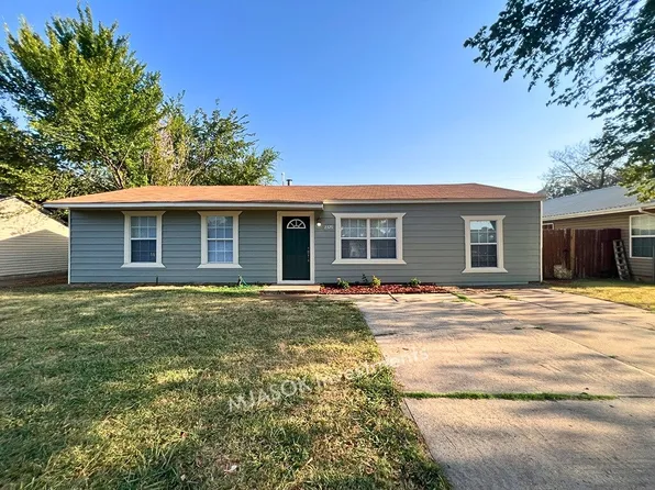 2326 NW Lincoln Ave, Lawton, OK 73505