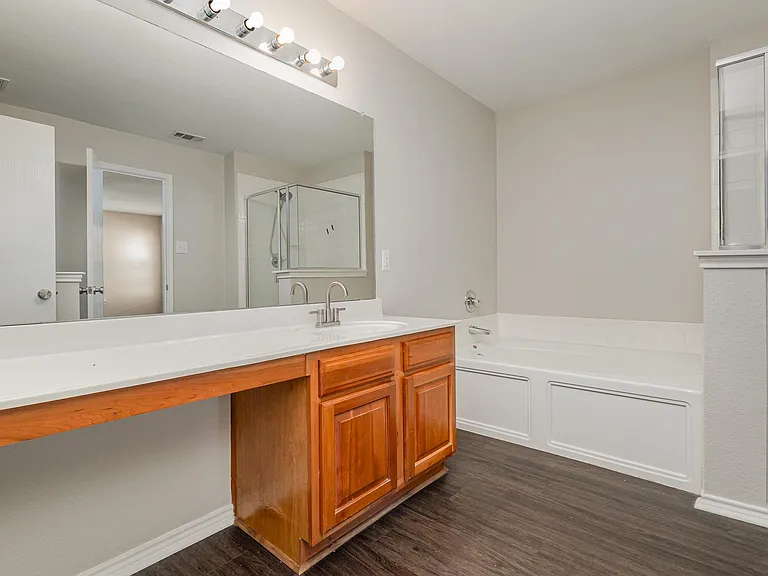 1121 Charlotte Dr — Photo 17