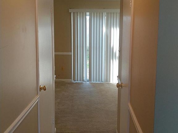 2nd image of 120 Kalmia Ct