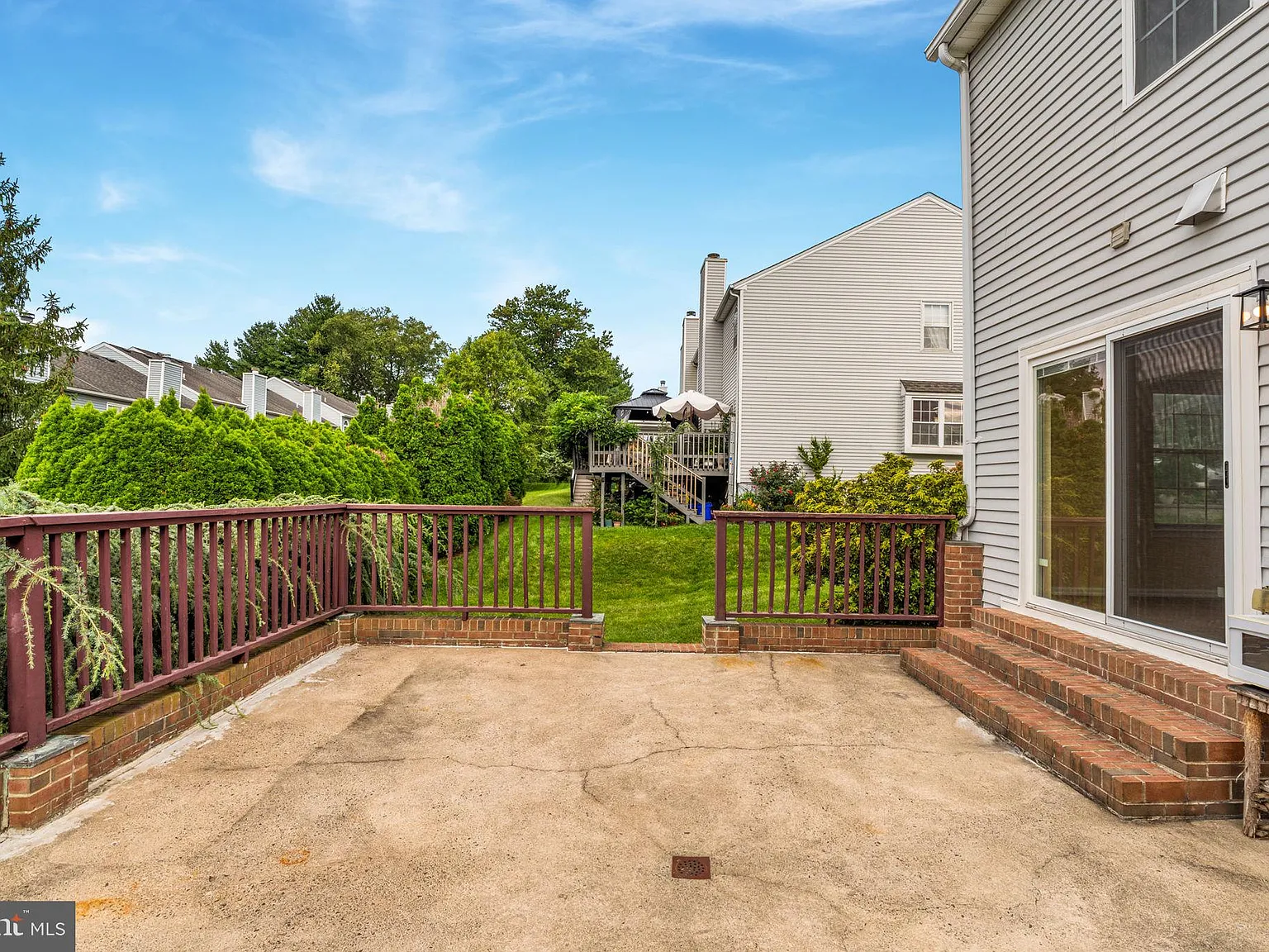 2 bed, 2.5 bath, 2960 sqft, $3,700 — Photo 4