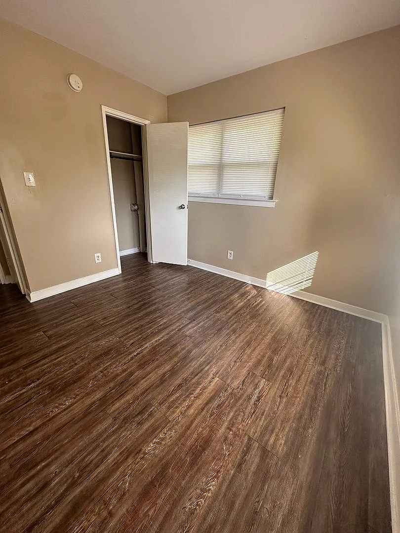 3301 Navajo — Photo 2