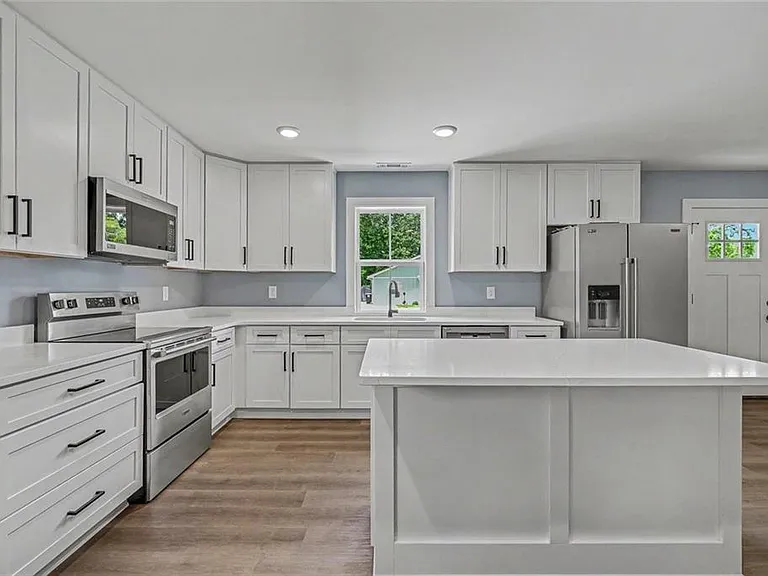 411 Hardy Ave SW — Photo 10