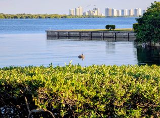 1640 Twelve Oaks Way APT 101, North Palm Beach, FL 33408