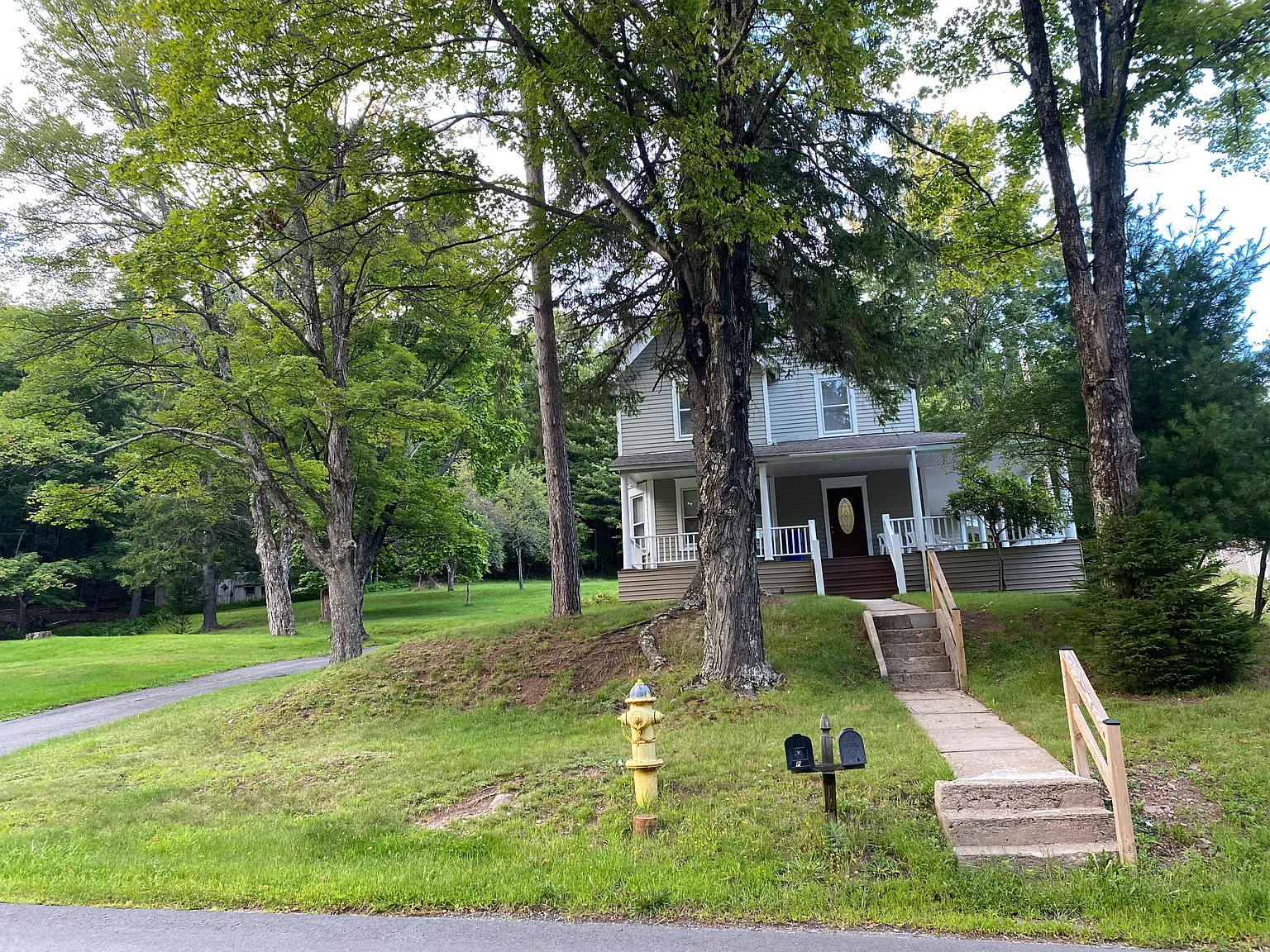 2 bed, 1.5 bath, 1100 sqft, $1,550 — Photo 2