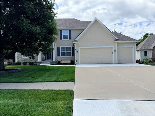 711 Willow St, Lansing, KS 66043