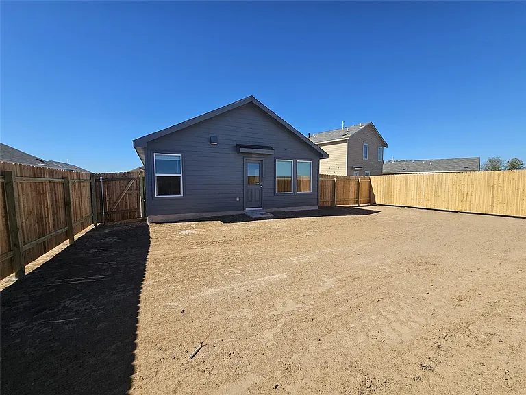 2304 Blizzard Dr — Photo 4