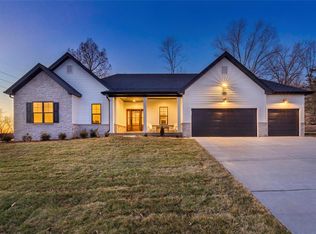 2961 Ozark Dr, Saint Louis, MO 63122