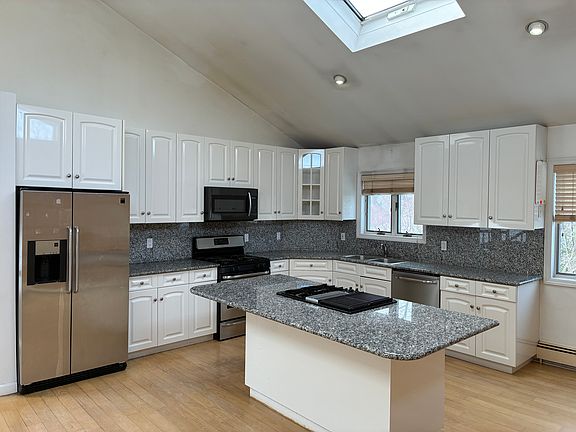 5th image of 1547 Prospect Ave